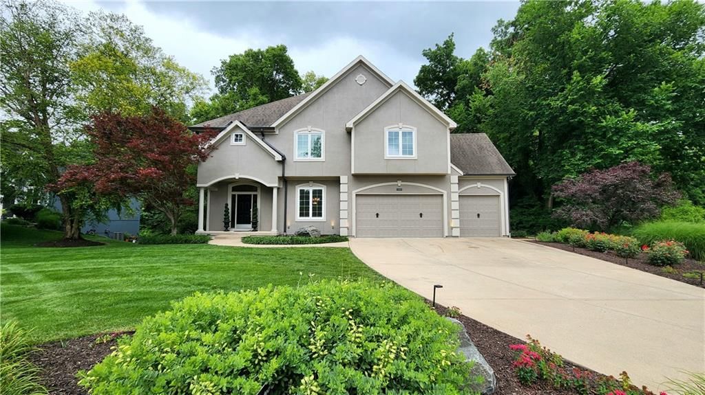 10202 NW RIVER HILLS Drive, Parkville, MO