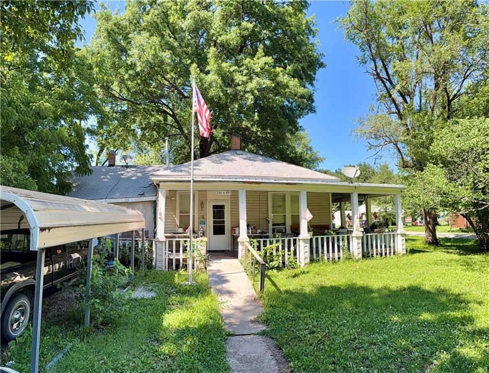126 W 9th Street, LeRoy
