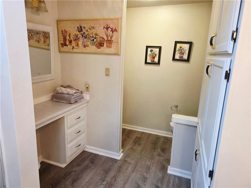 58 N longview Road — photo 24