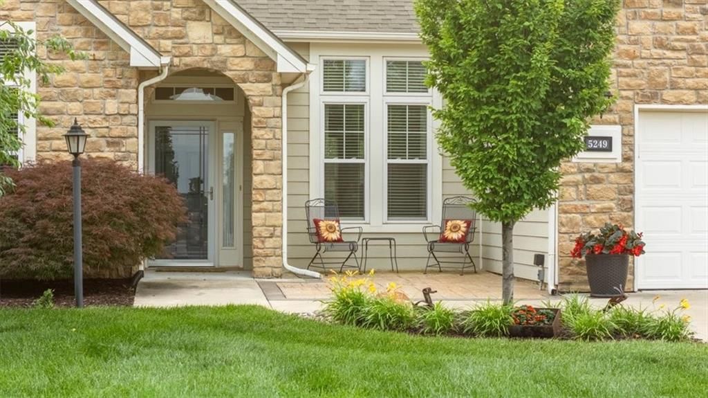 5249 Carson Place, Lawrence