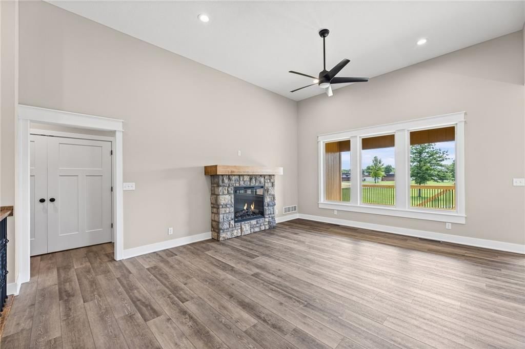 1201 Cottonwood Court, Paola, KS
