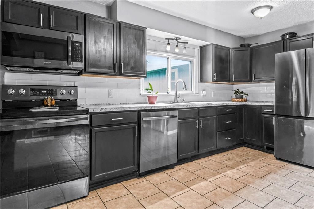 233 W 5th Street — photo 2