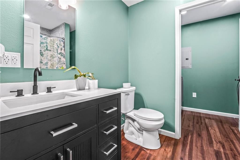 233 W 5th Street — photo 12