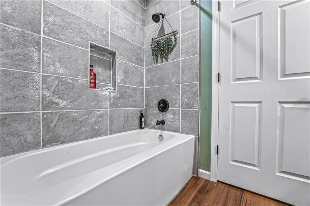 233 W 5th Street — photo 14
