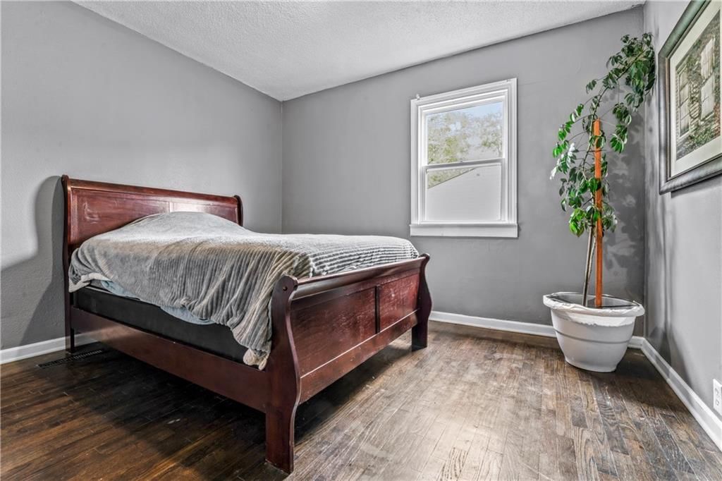 233 W 5th Street — photo 15