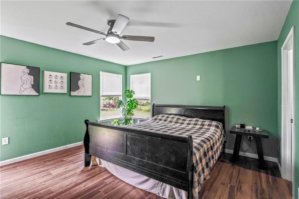 233 W 5th Street — photo 16