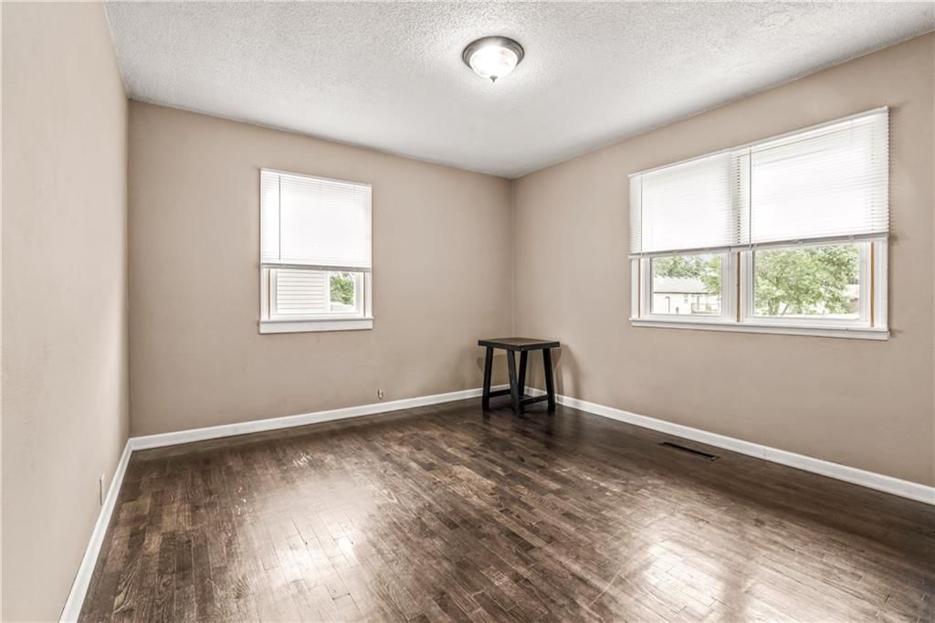 233 W 5th Street — photo 10