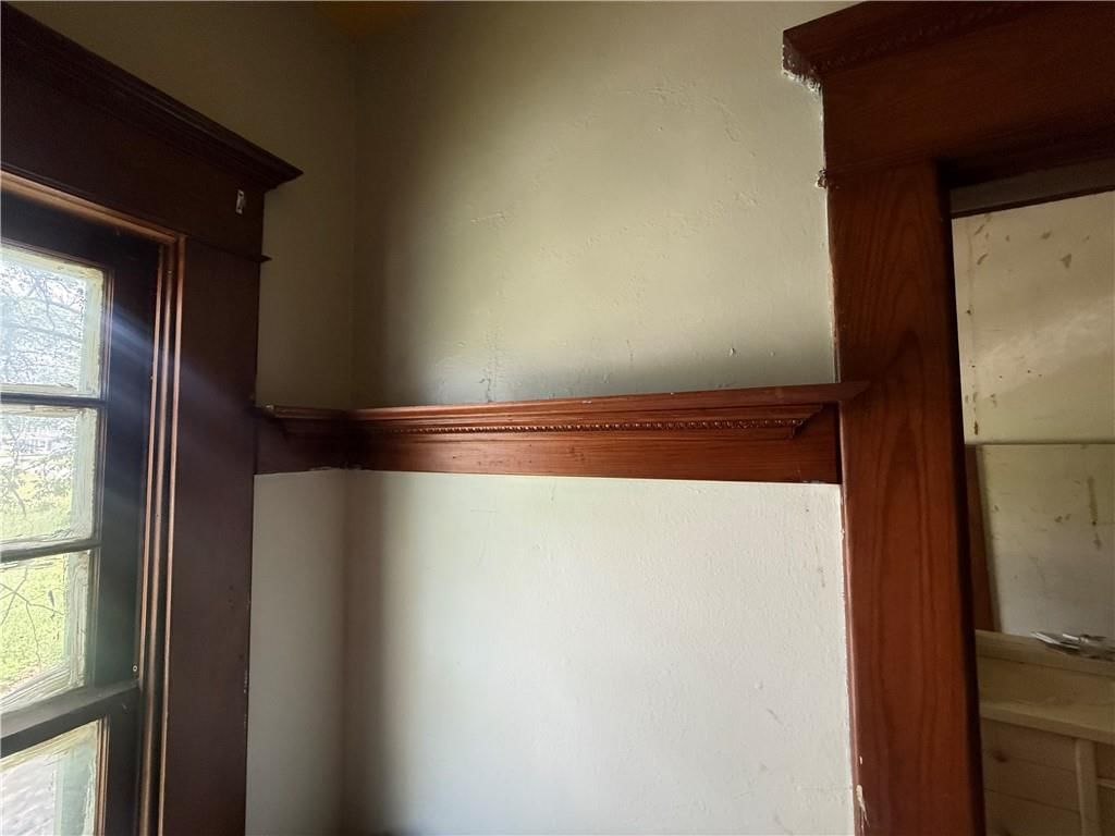102 E 4th Street — photo 3