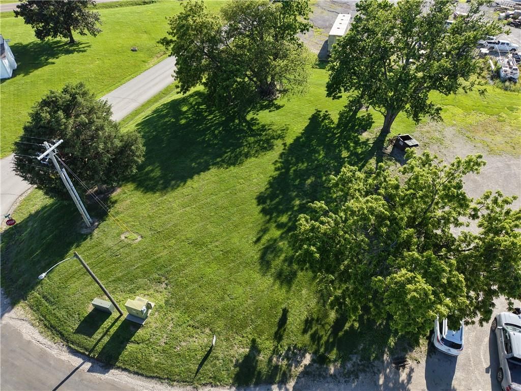 Main & Pineview Street — photo 5