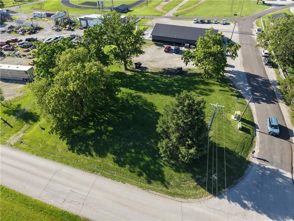 Main & Pineview Street — photo 6