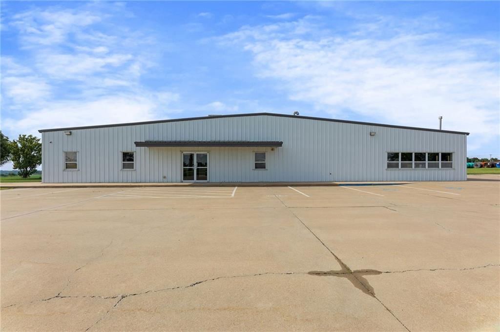 900 W Miller Road — photo 3