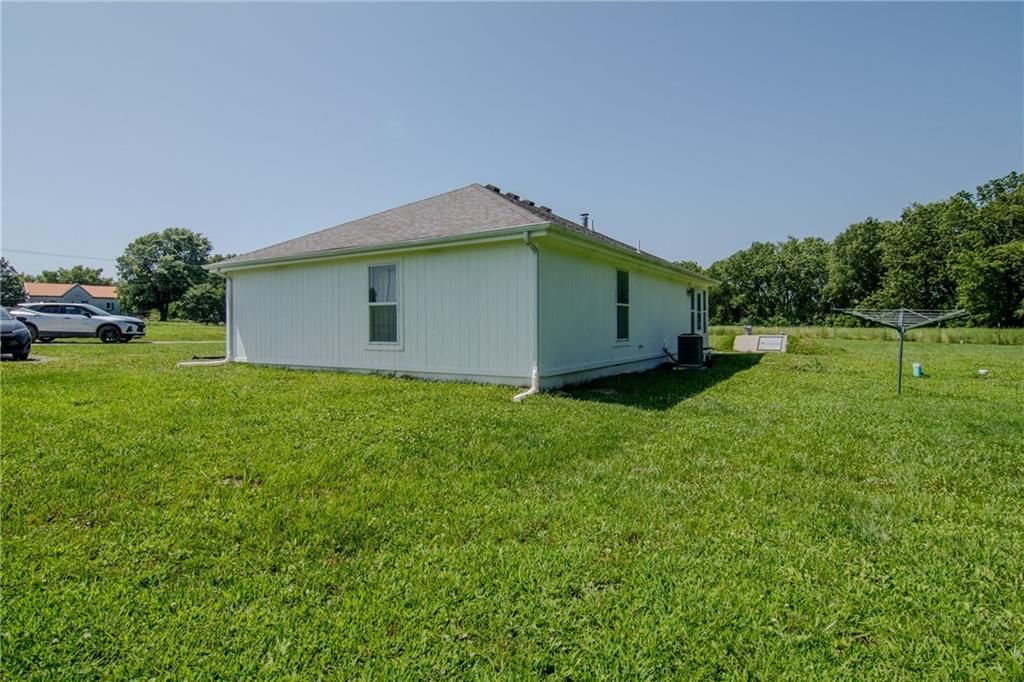 8352 NW B Highway — photo 21