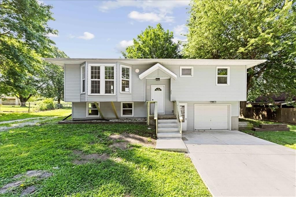 206 E 12th Street, Lawson