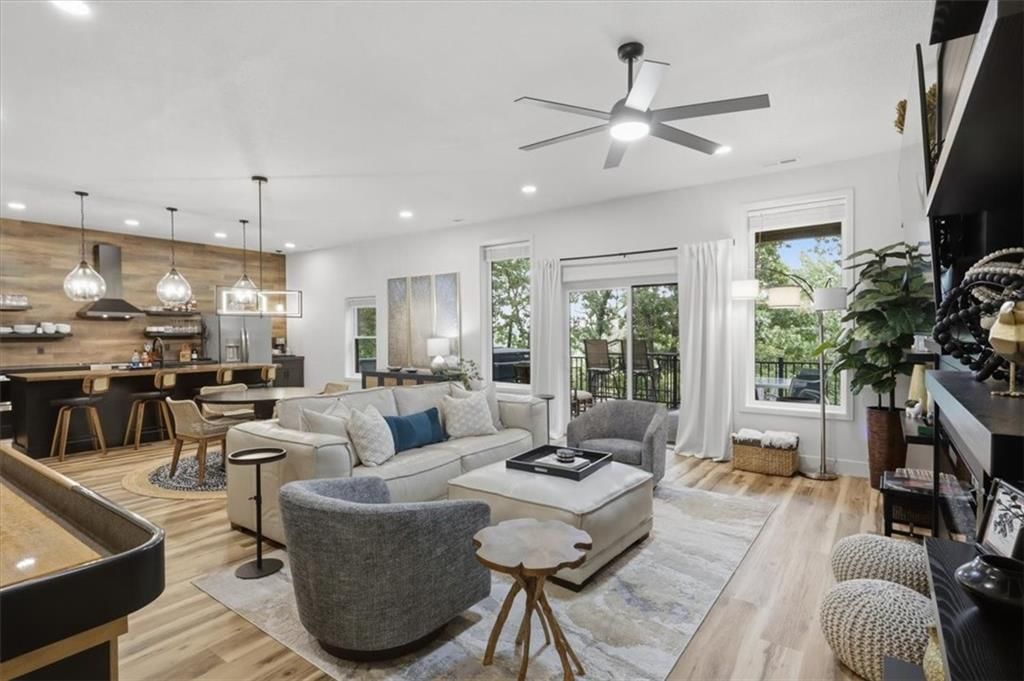 1368 Chimney Point — photo 3