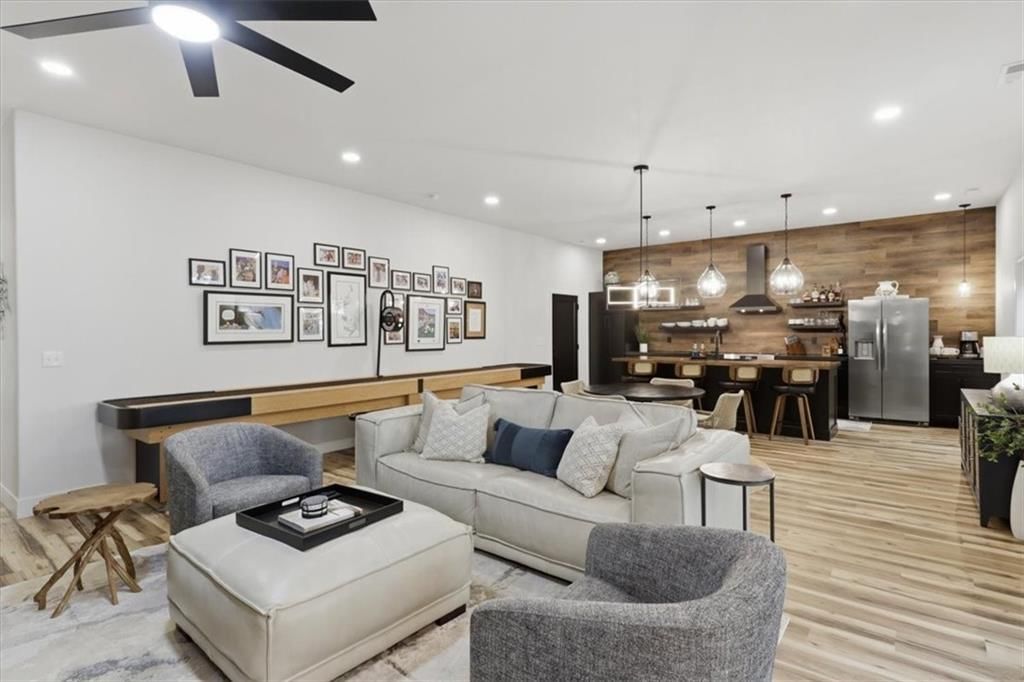 1368 Chimney Point — photo 4