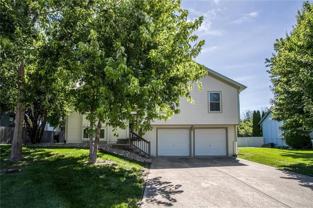 305 Pinetree Drive — photo 21