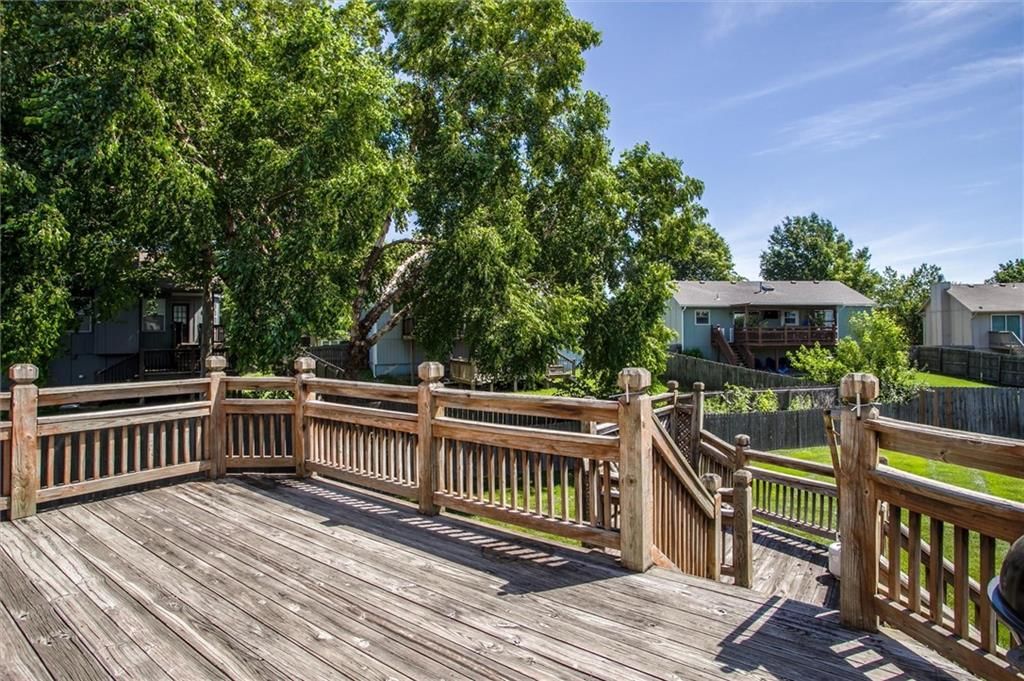 305 Pinetree Drive — photo 22