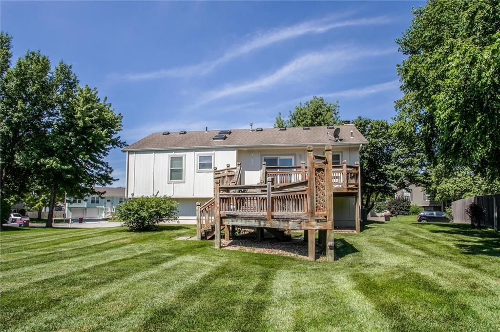 305 Pinetree Drive — photo 24