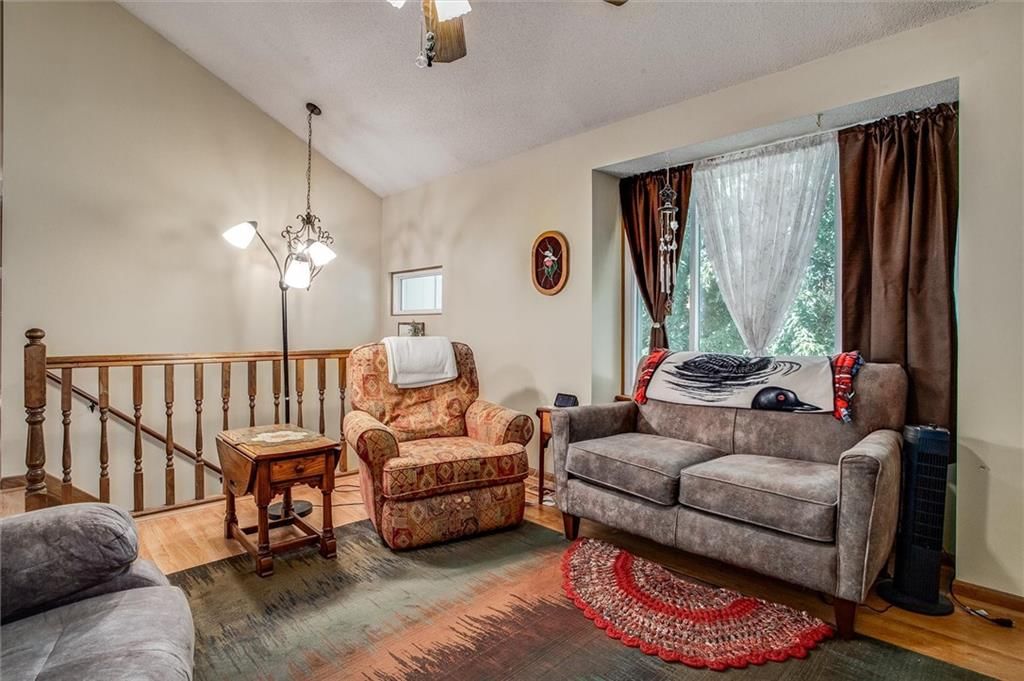 305 Pinetree Drive — photo 4