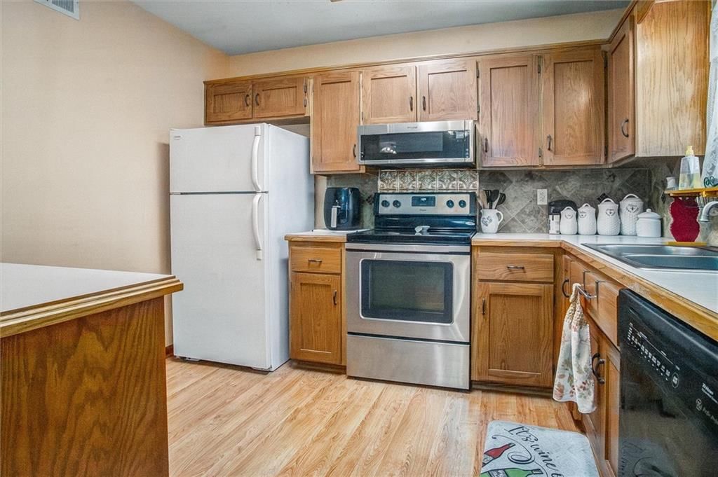 305 Pinetree Drive — photo 8