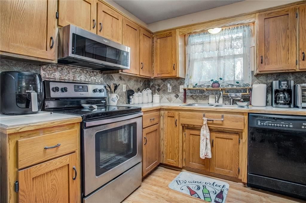 305 Pinetree Drive — photo 9