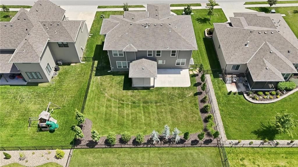 318 NW Ambersham Drive — photo 78
