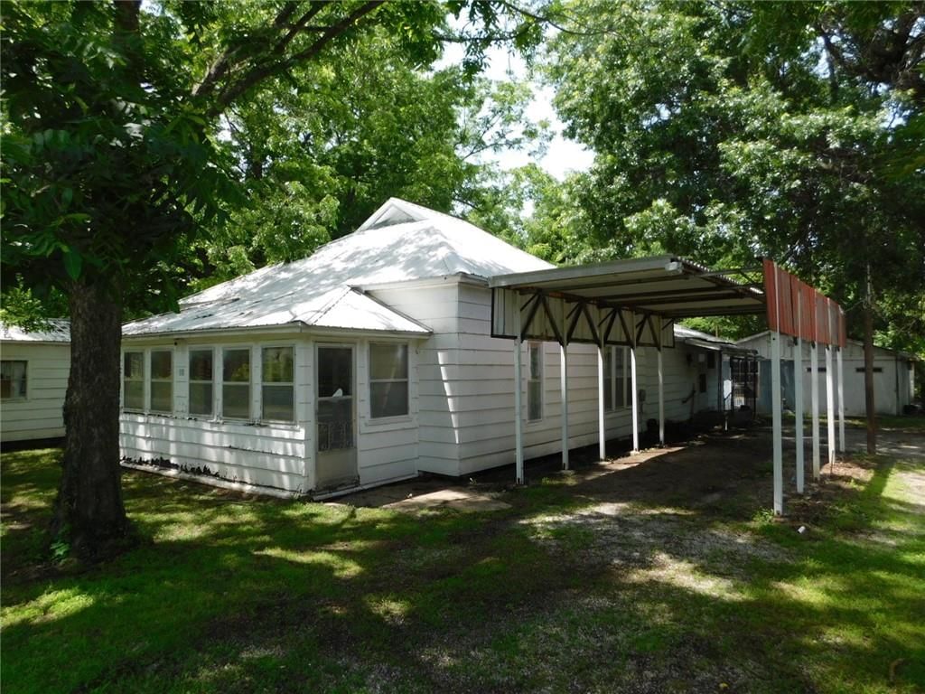 702 W Larch Street, Cherokee