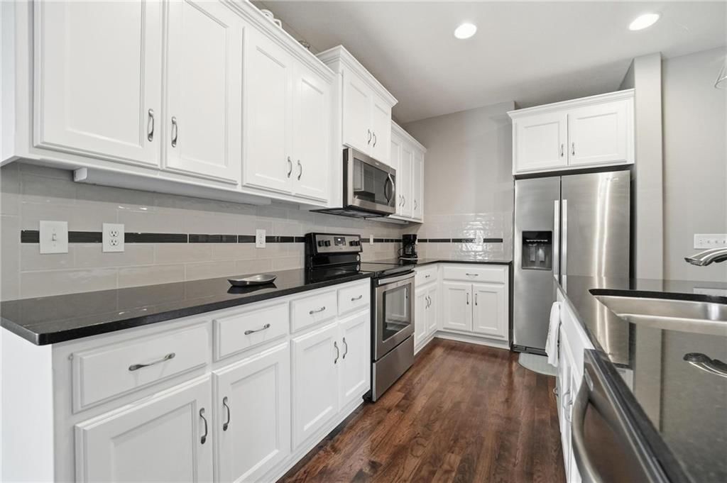 9402 N Bradford Avenue — photo 8
