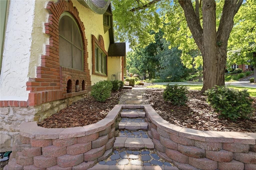 309 E Winthrope Road — photo 5