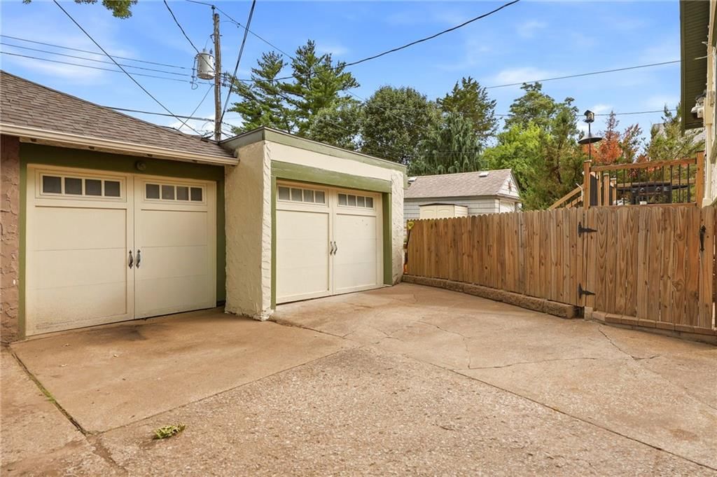 309 E Winthrope Road — photo 41