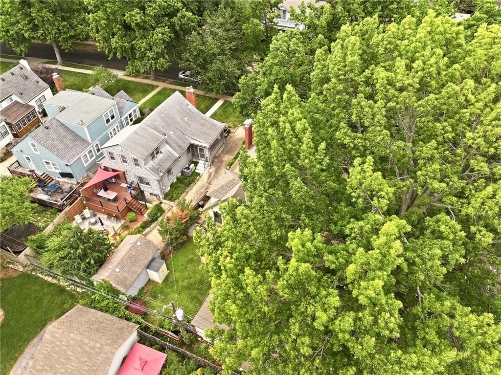 309 E Winthrope Road — photo 50