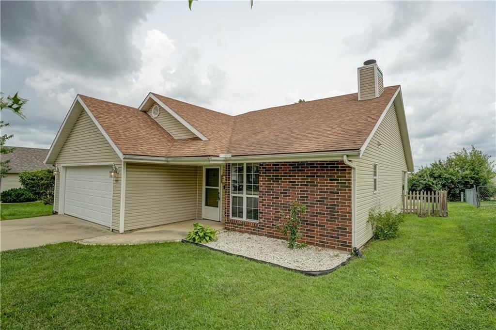 1011 Fox Run Drive — photo 3