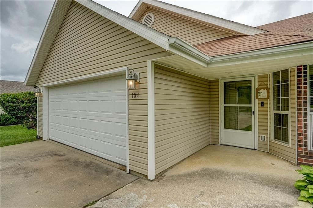 1011 Fox Run Drive — photo 4