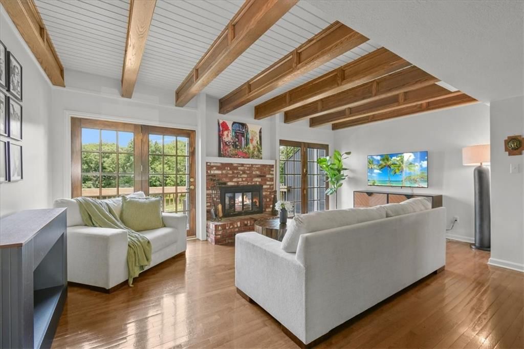284 NE Bayview Drive, Lee's Summit, MO