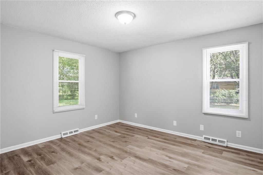 11215 Herrick Avenue — photo 7