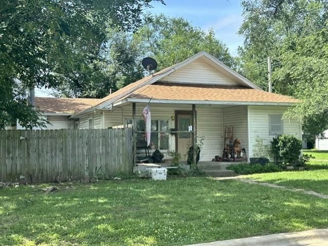 1329 W Allison Street — photo 1