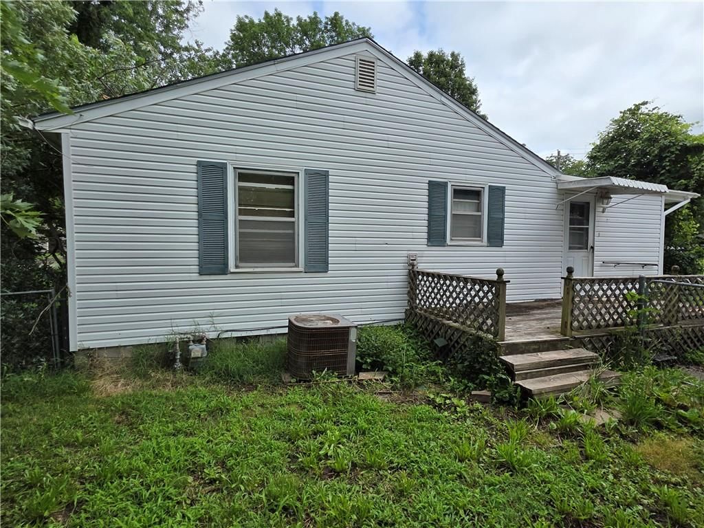 212 E Melvin Street — photo 3