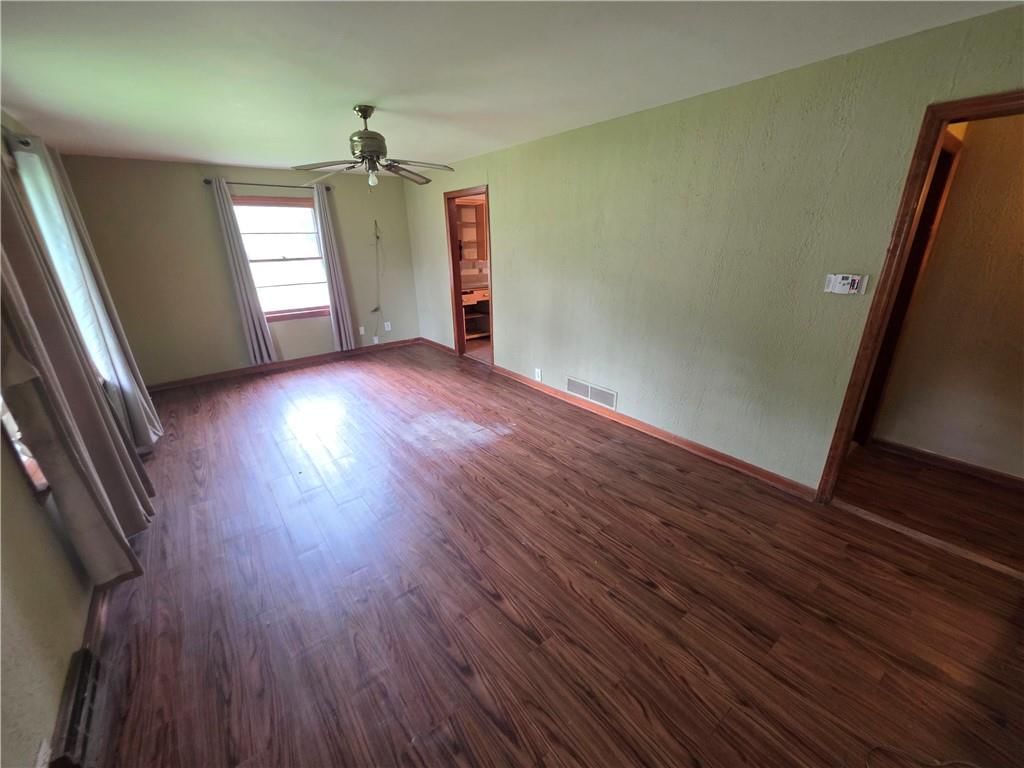 212 E Melvin Street — photo 5