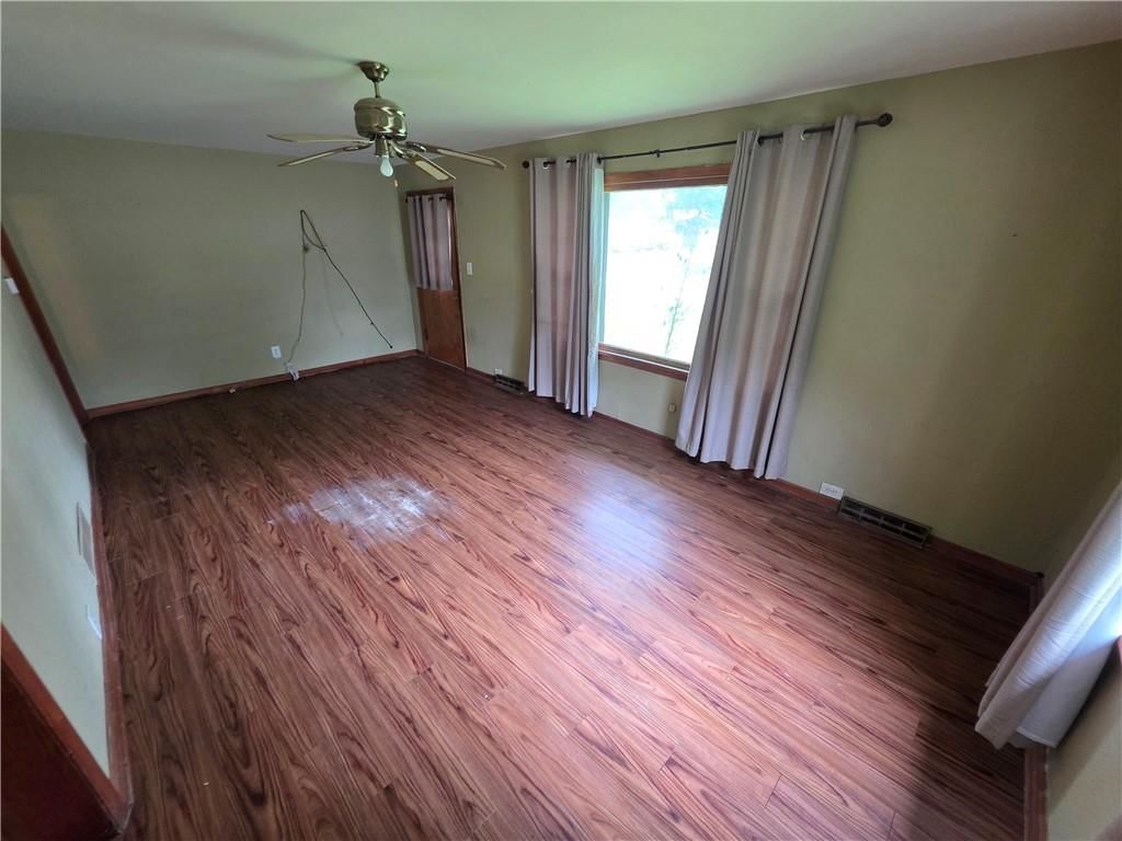 212 E Melvin Street — photo 6