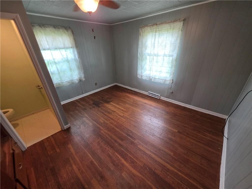 212 E Melvin Street — photo 7