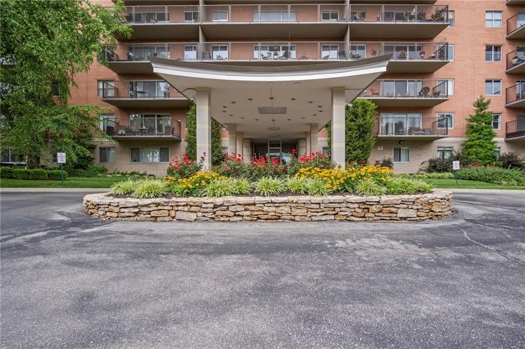4550 Warwick Boulevard, Kansas City, MO