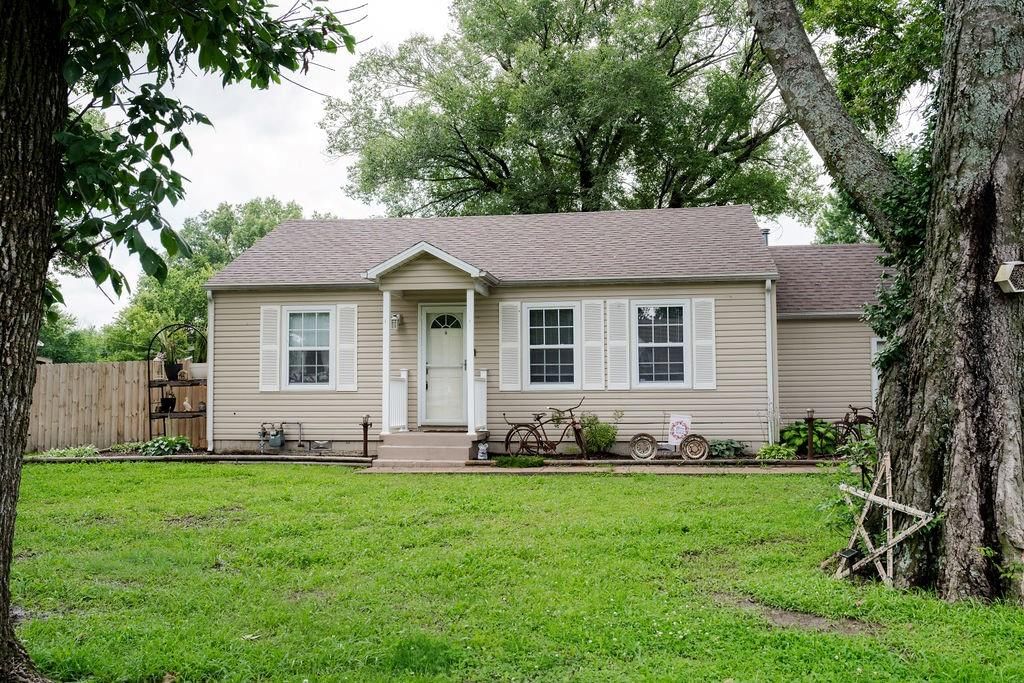 1207 S 32nd Street, Parsons