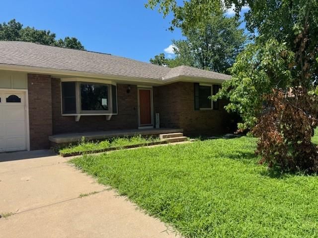 512 Custer Road — photo 1