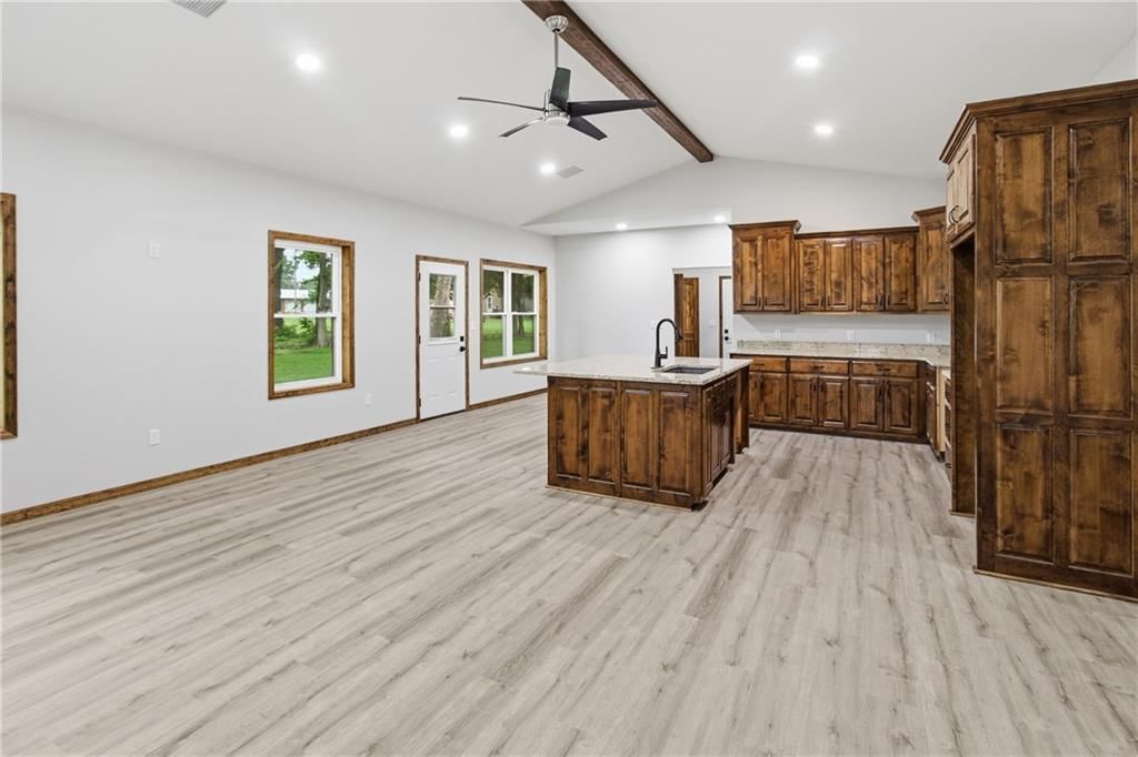 605 Hackberry Street — photo 3