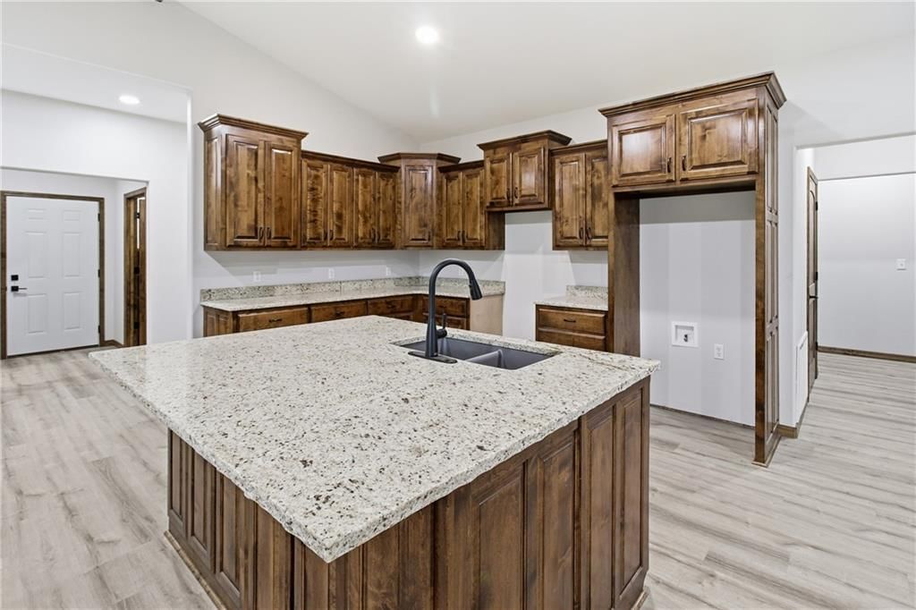 605 Hackberry Street — photo 4
