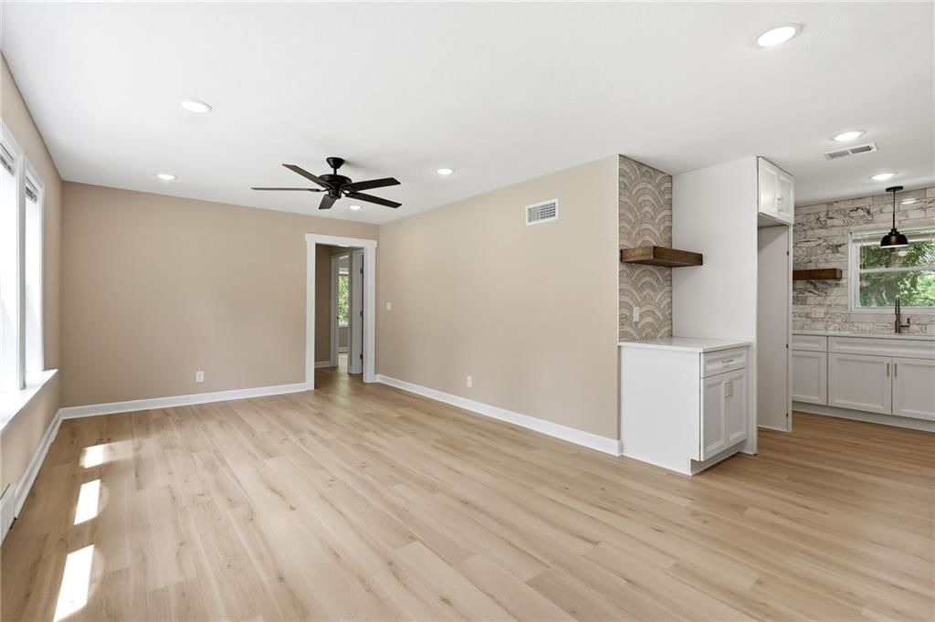 3718 Kimball Avenue — photo 5
