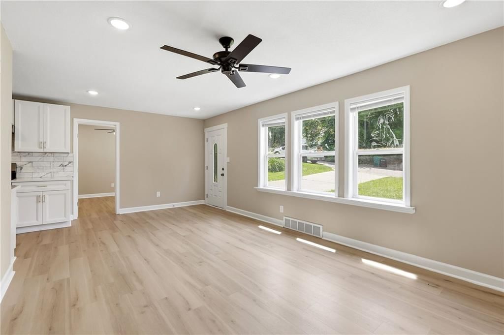 3718 Kimball Avenue — photo 8
