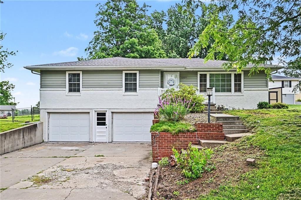 1207 Safari Drive, St Joseph