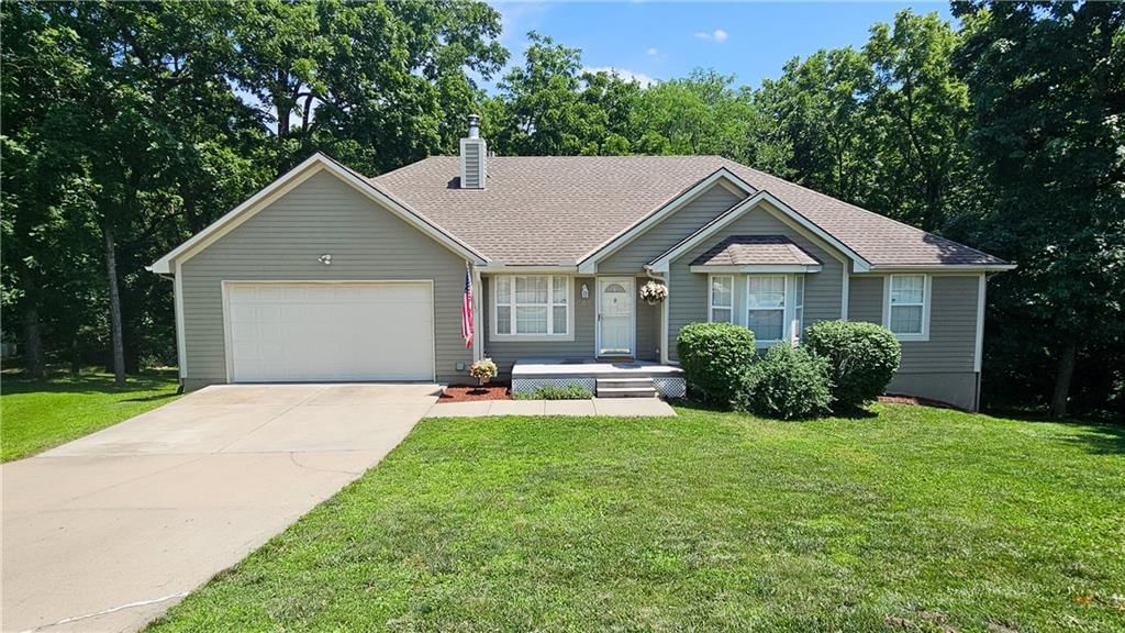 302 CANYON Drive, Pleasant Hill, MO