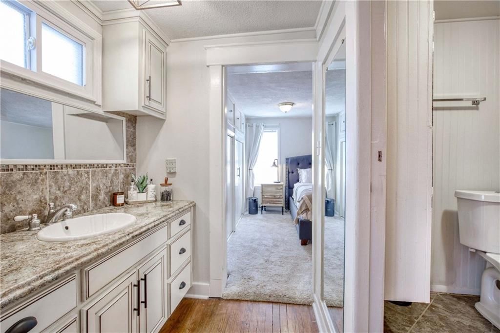 831 W 39th Terrace — photo 33